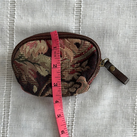 Bueno Tapestry Coin Purse  with Vintage Floral Design - Picture 12 of 13